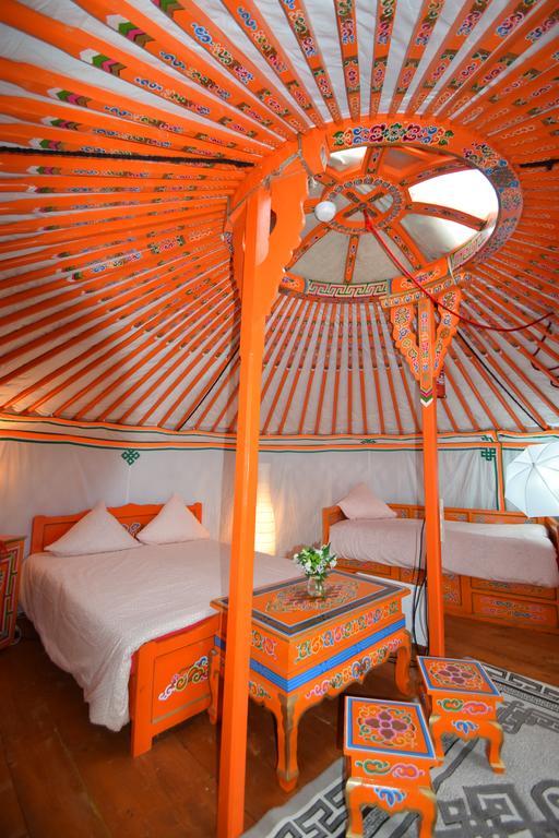 Yourte Nomade-Lodge Les Ecrennes المظهر الخارجي الصورة