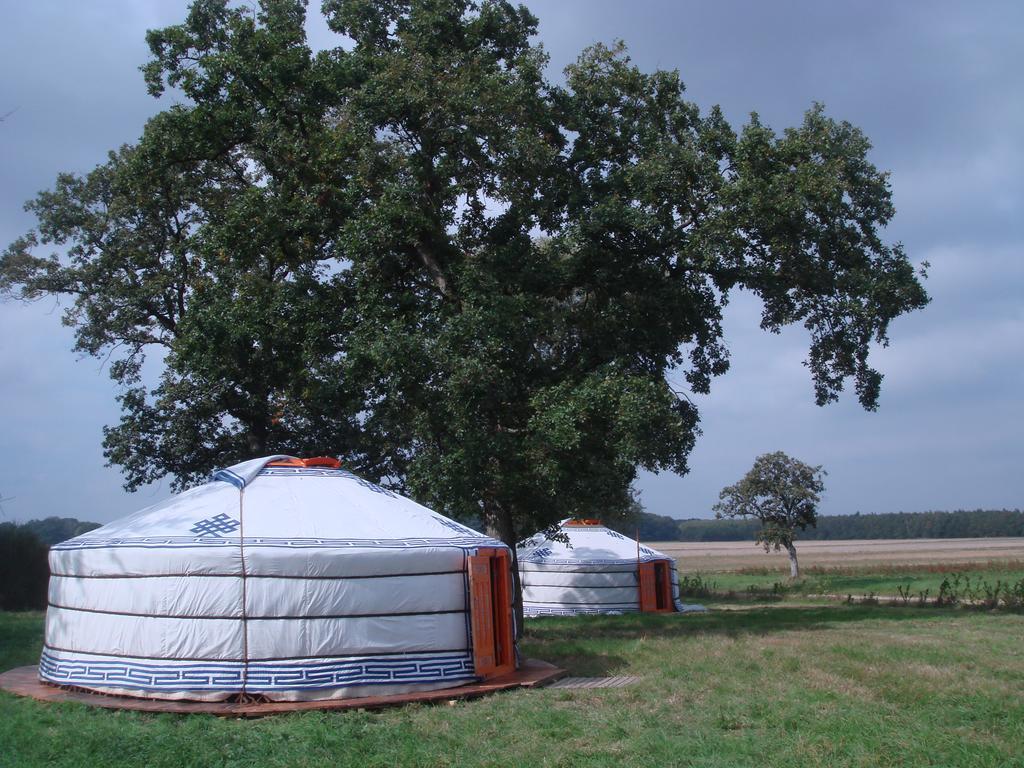 Yourte Nomade-Lodge Les Ecrennes المظهر الخارجي الصورة
